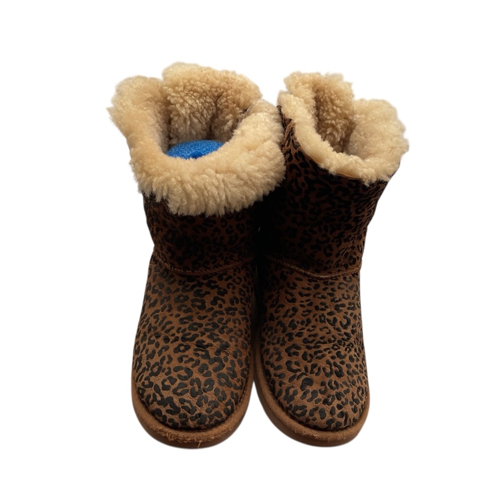 UGG Tan and Cream Bow Accent‎ Boots size 5